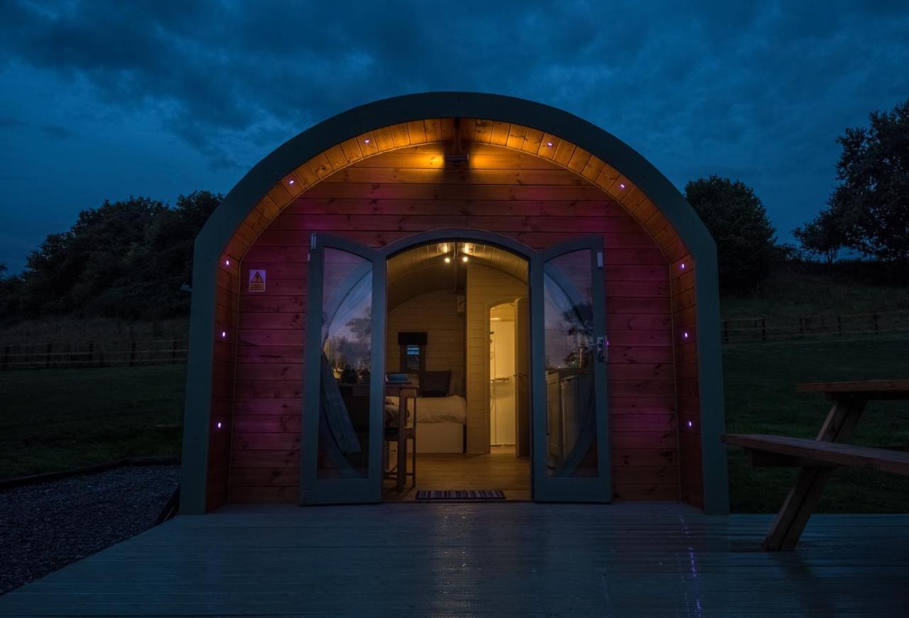 Hidden Wood Glamping And The Hideaway Cabin Warminster Exterior photo